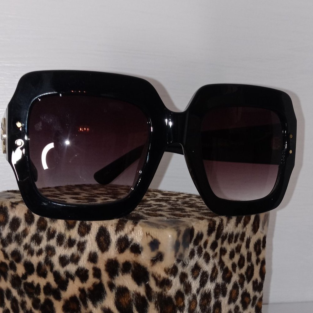 SUNGLASSES